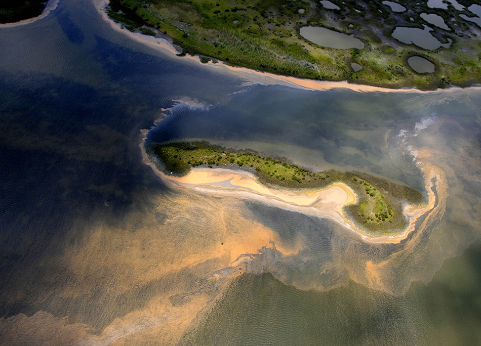 Minden erőfeszítés ellenére a szennyeződés már elérte a környékbeli szigeteket, egy nagyobb kiterjedésű olajfolt pedig a Mississippi deltáját is.