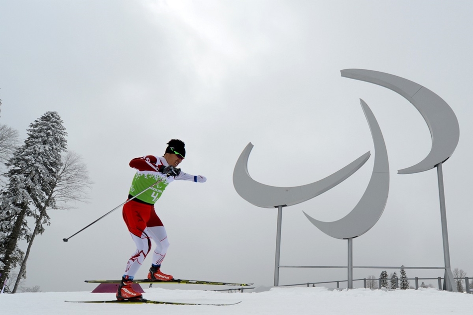 A japán Yoshihiro Nitta a 4 X 2,5 km-es vegyes sífutásban