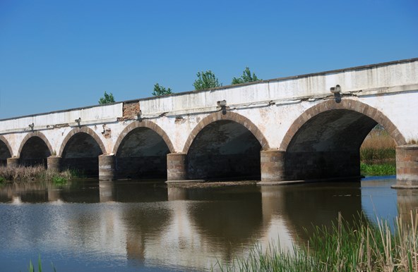 A hortobágyi Kilenclyukú híd